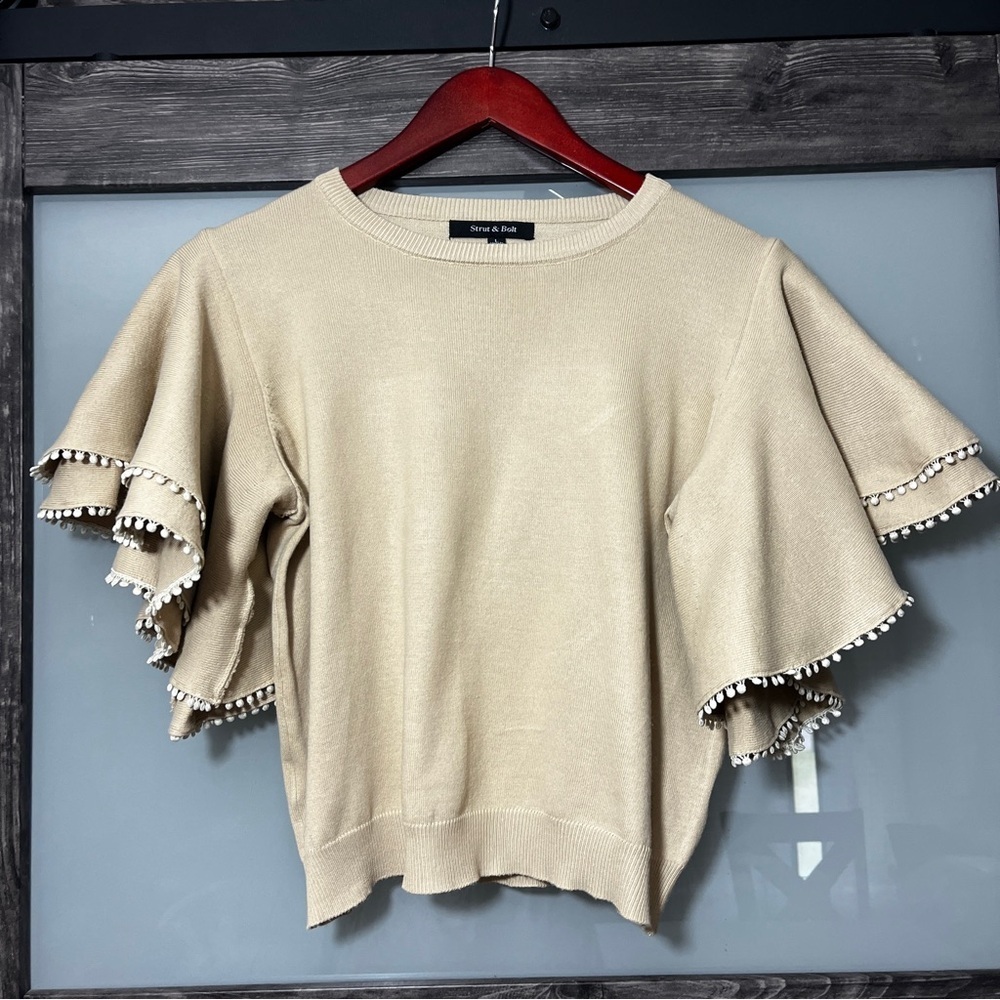 Strut & Bolt Tan Dramatic Statement Ruffle Sleeve Top Women's L Mob Wife - Picture 4 of 13